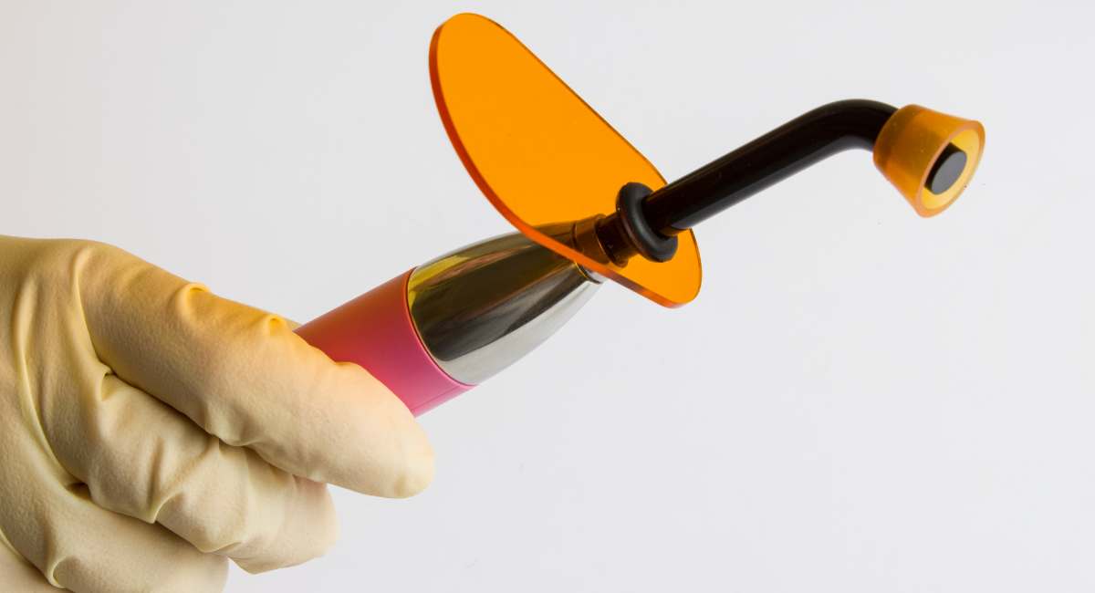 دستگاه لایت کیور